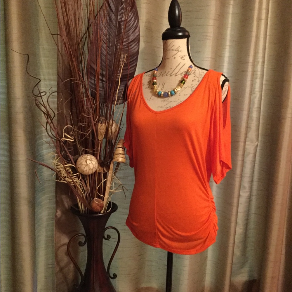 NEW V-Neck Short Sleeve Top - Picture 2 of 8